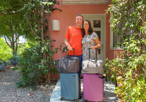 Must-Have Items in Your Carry-On Bag: Essential Tips for a Smooth Airport Experience